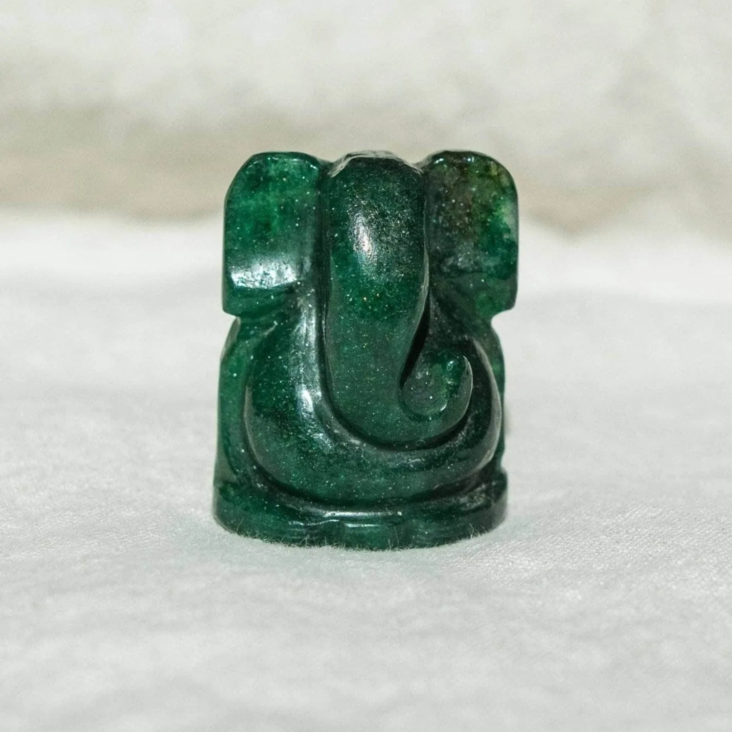 Groene Jade vs Tijgeroog Ganesh: Welke kristal voor voorspoed?