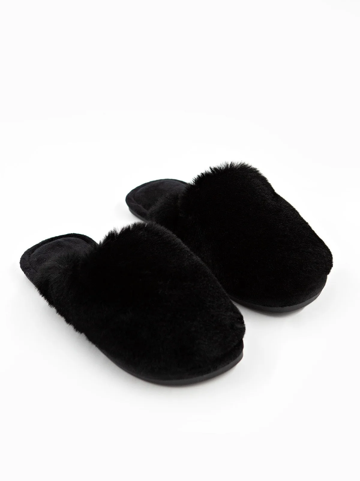 Chaussons Fluffy ou Terry : lequel est plus douillet ?