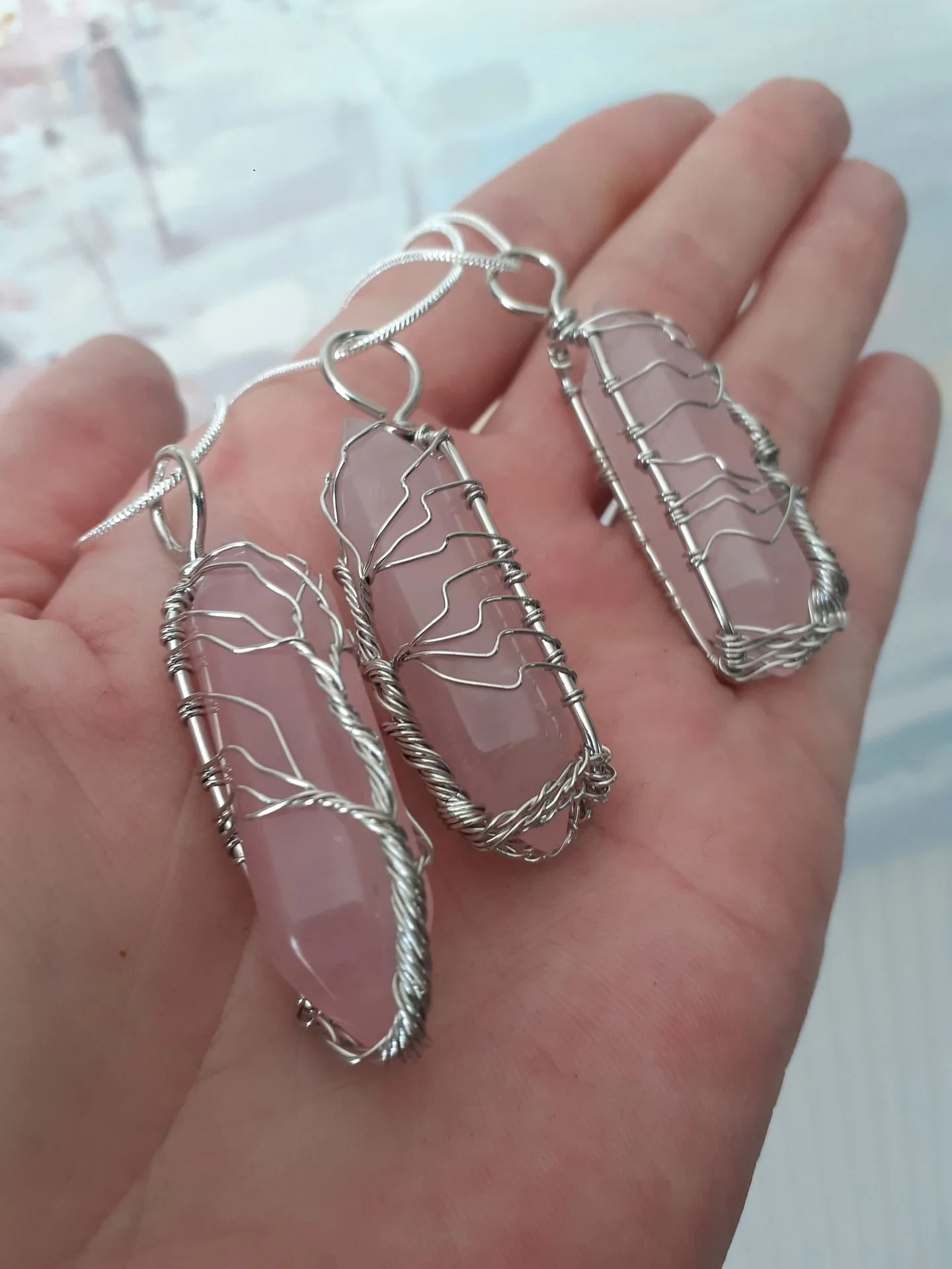 Ciondolo Bacchetta in Rame con Quarzo Rosa e Albero della Vita a Doppia Punta