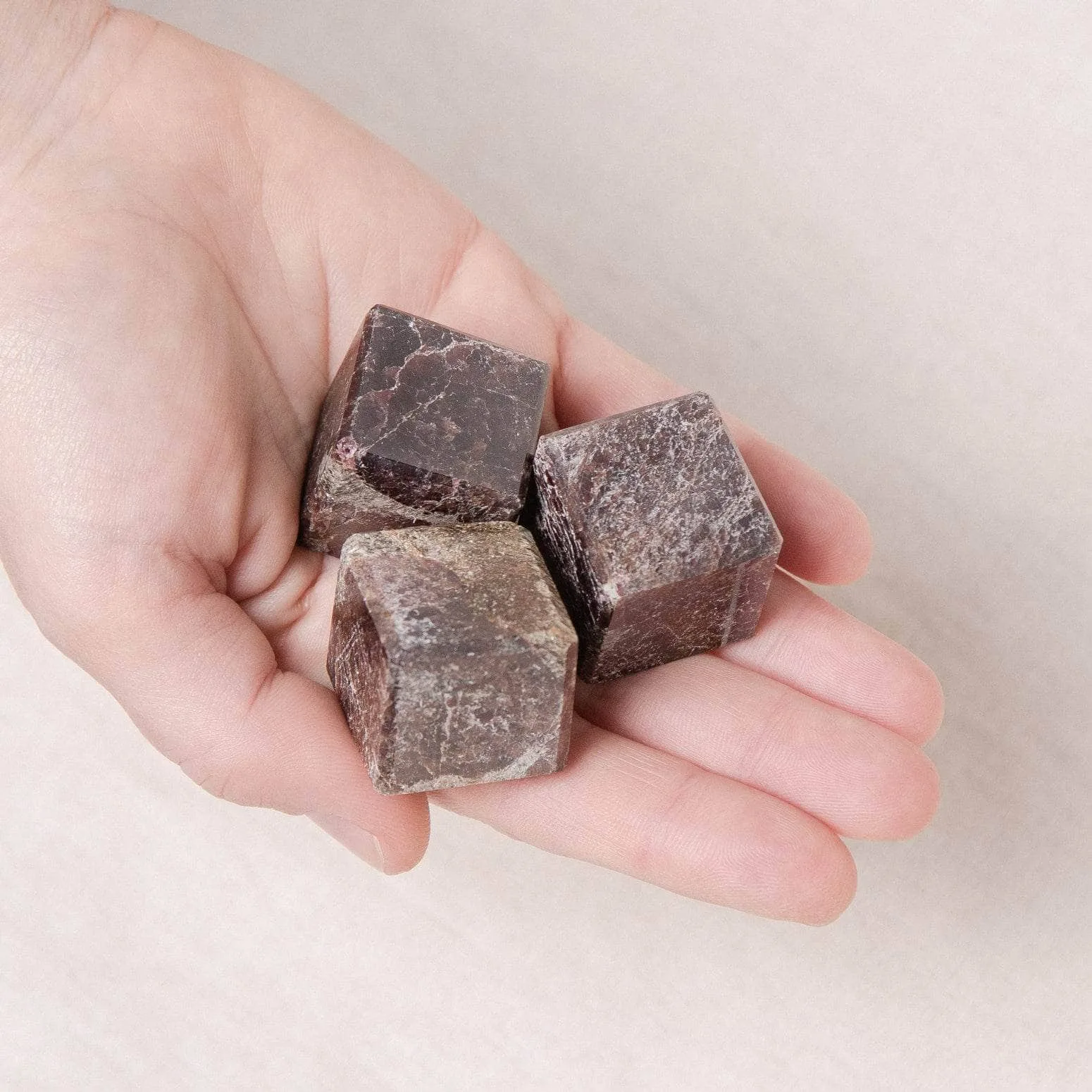 GARNET CUBE