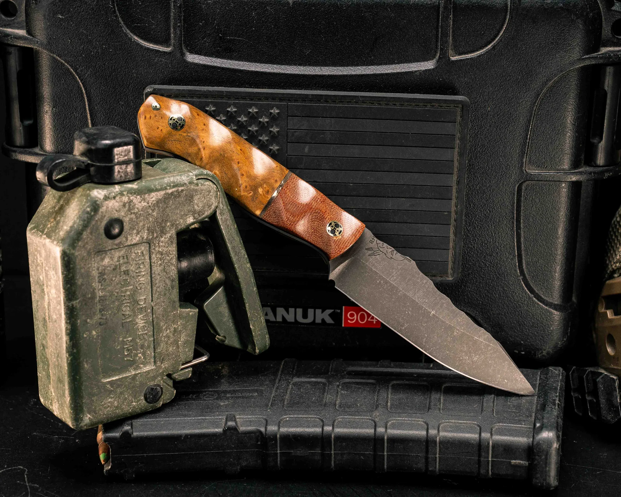 Field Knife Jr- Micarta Butterscotch Vintage, Bronze Split, teca, pasadores de mosaico, agarre texturizado