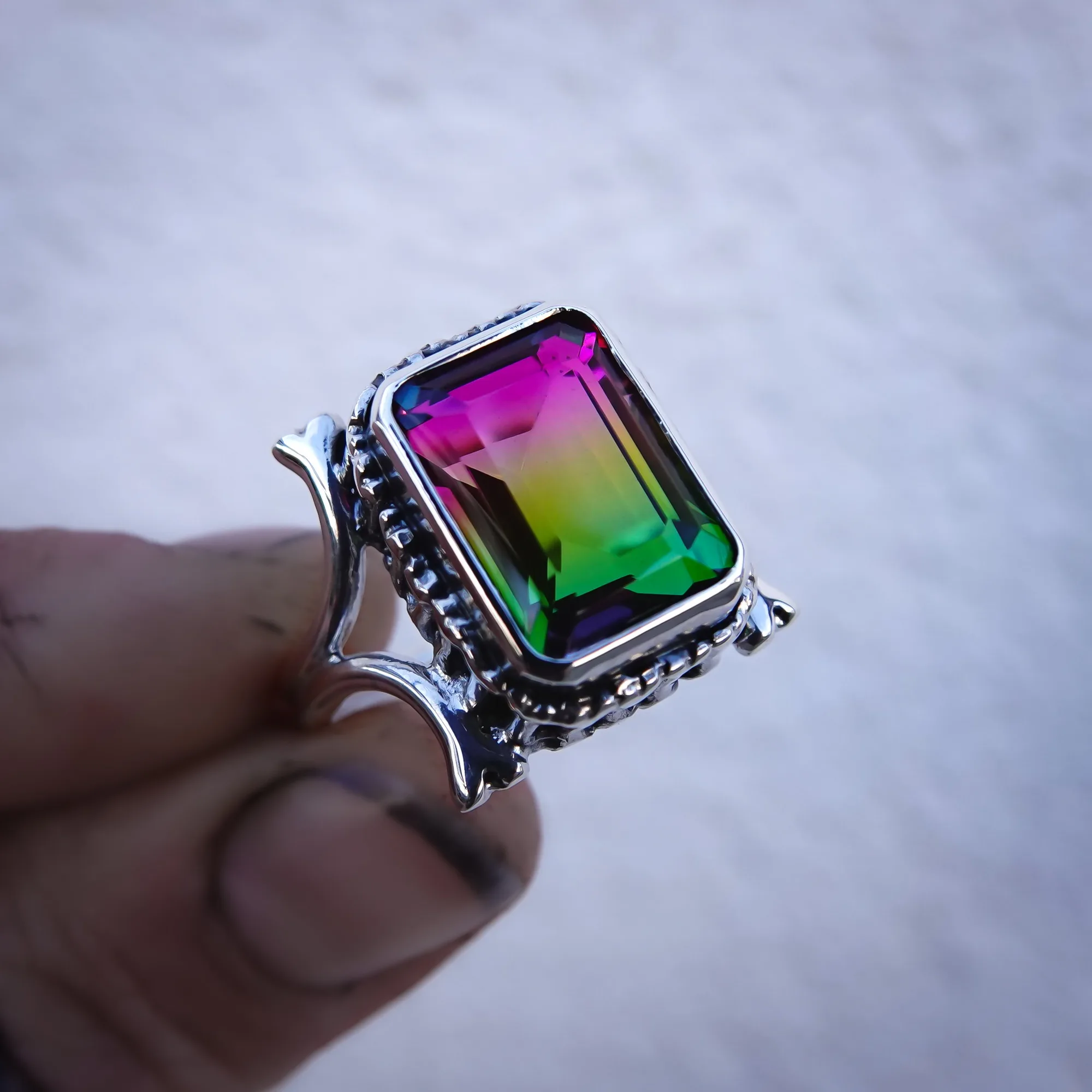 Pendentif en pierre précieuse unique : Watermelon Ossuary imparfait