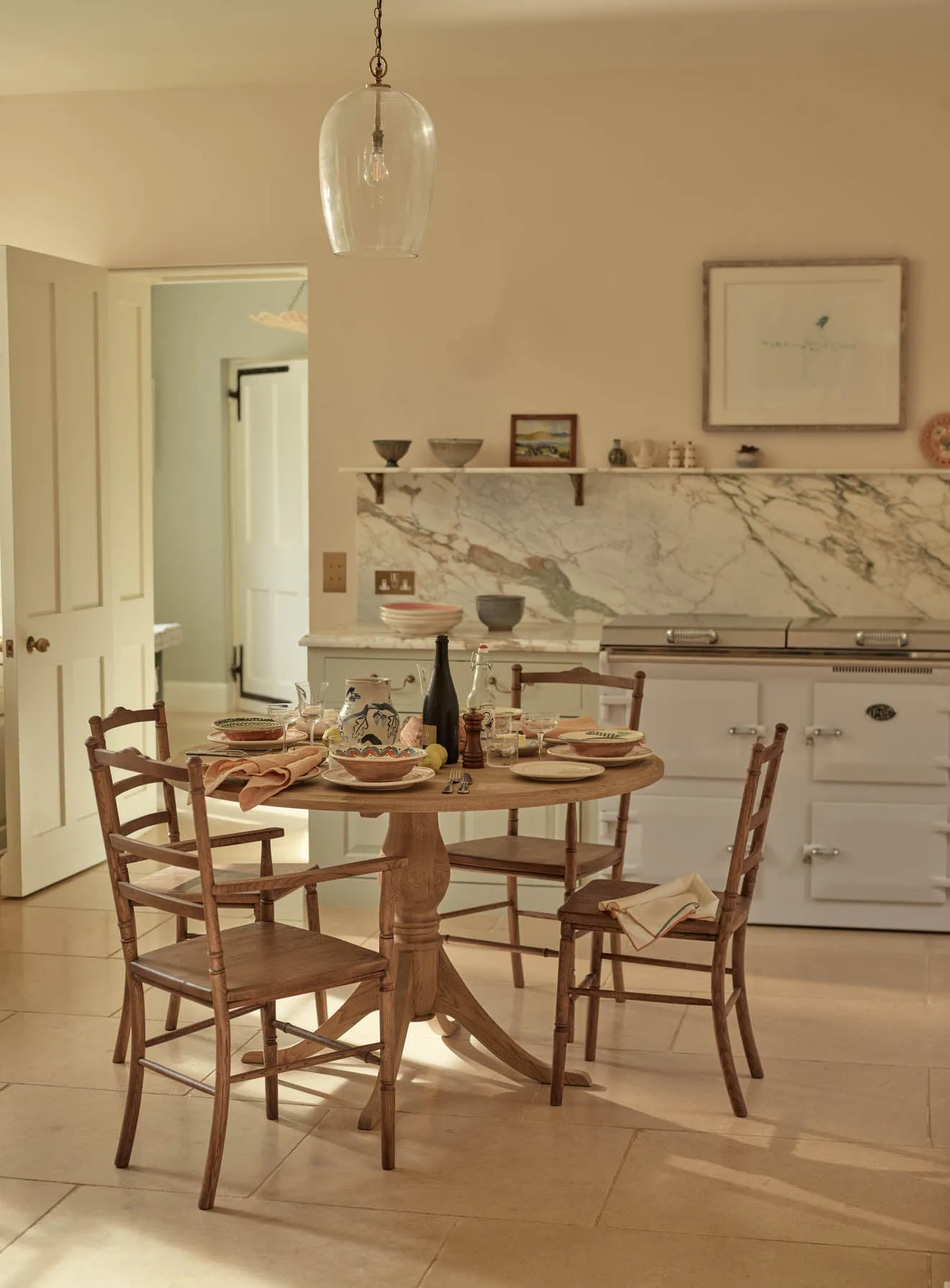 How to Mix Vintage and Modern Furniture in Your Home: A Guide to Eclectic Decor