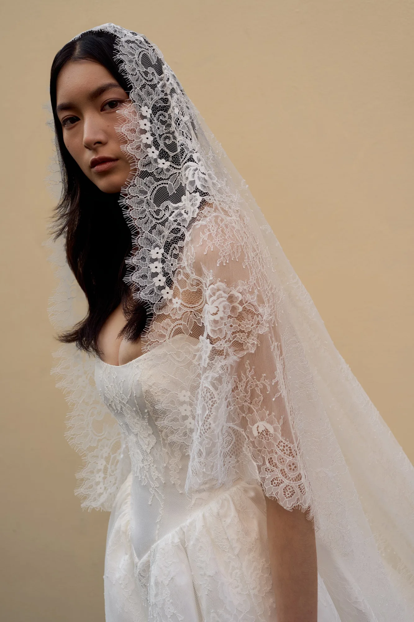 ルミ vs バレンティナマンティラベール:結婚式に合うのはどっち?