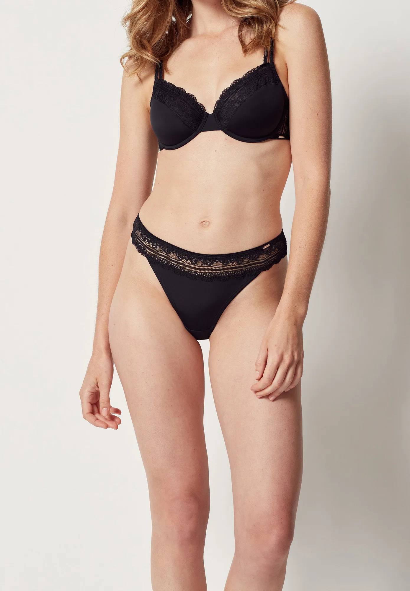Micro Lace String | black 015574-017664