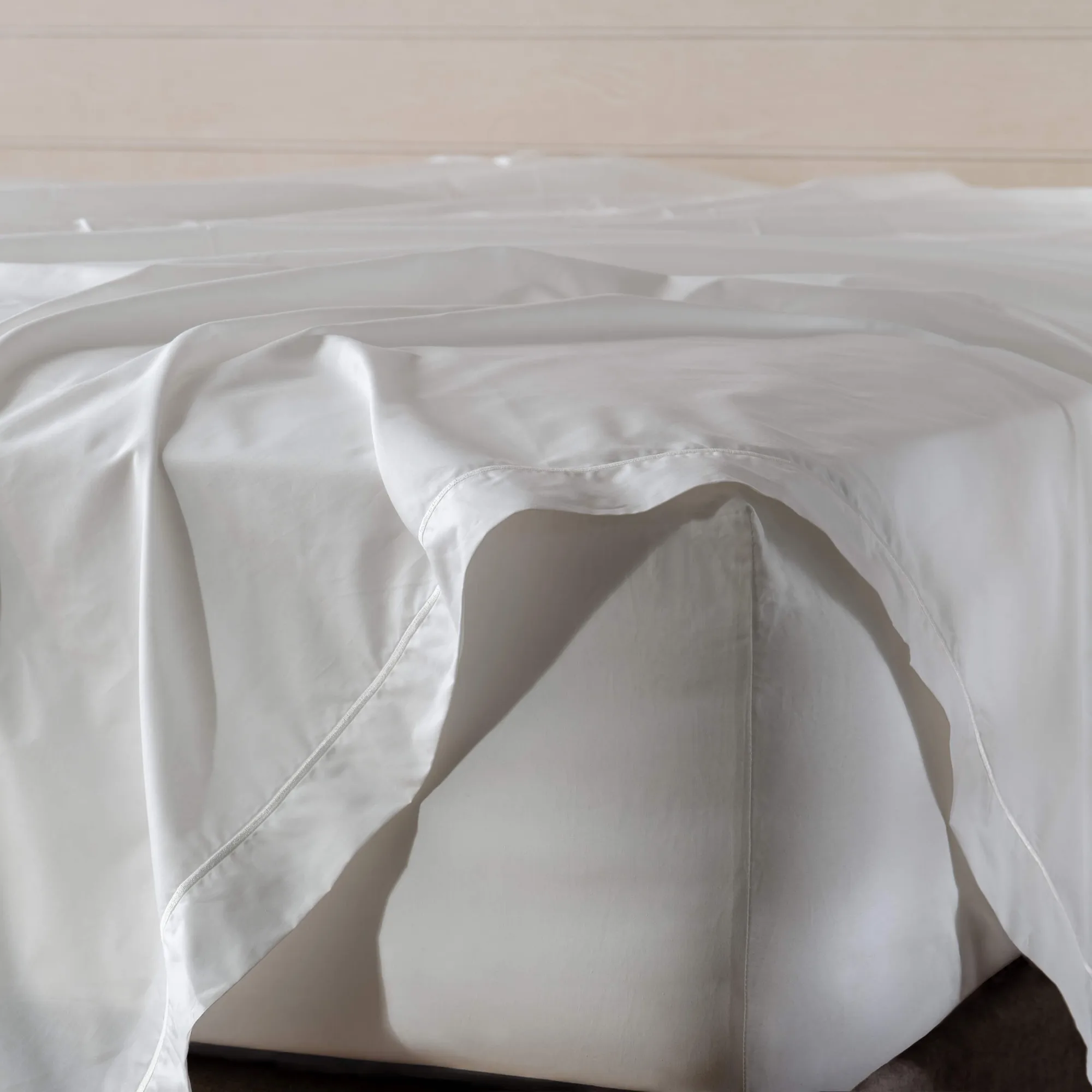 The Benefits of Using a Flat Sheet in Your Bedding Set