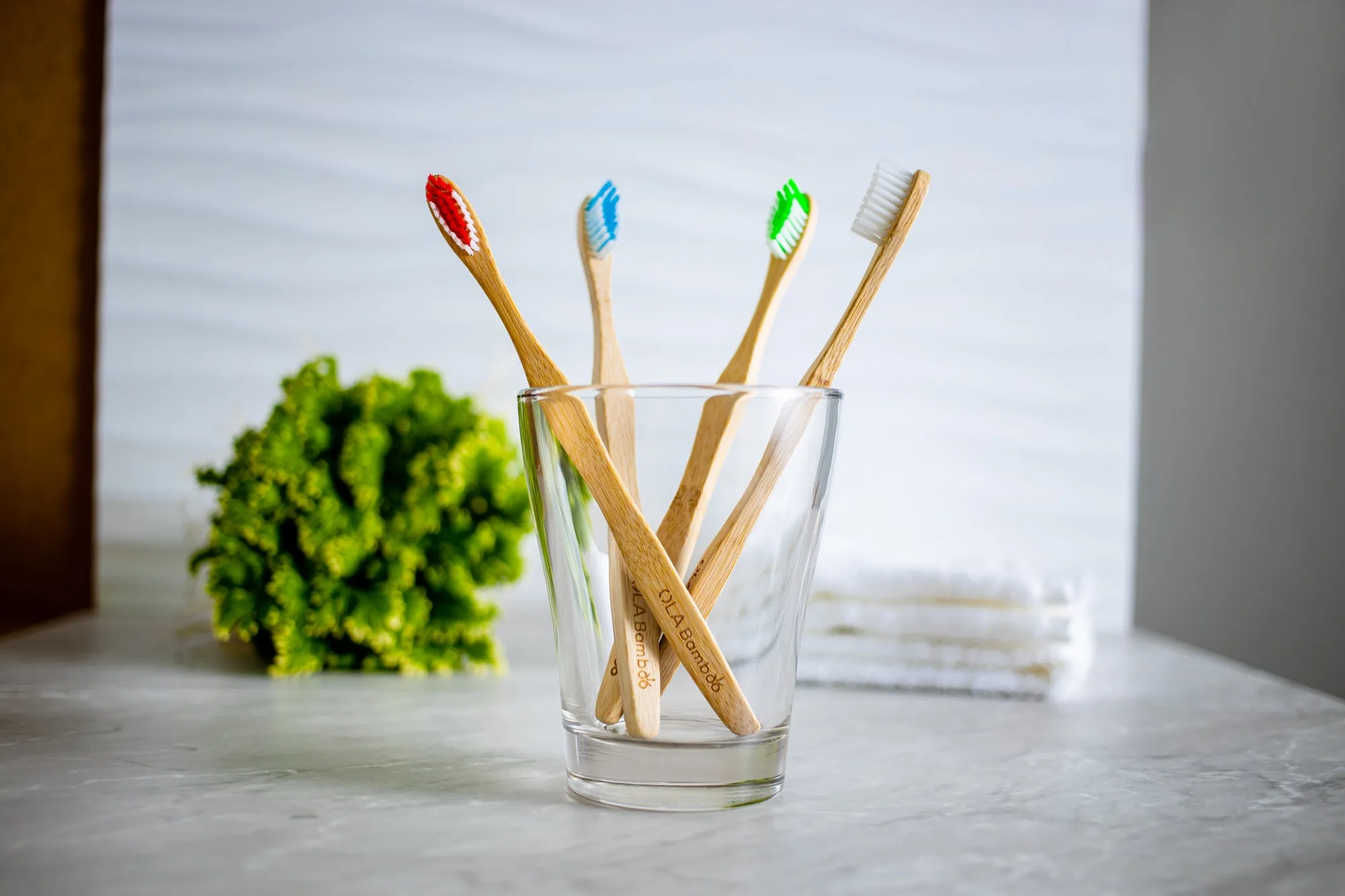 Cinnamon Travel Tin Toothpaste Tablets: On-the-Go Freshness